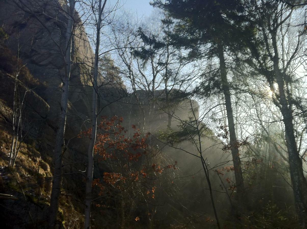 Stuga I Naturskoent Omrade Pa Vaestra Tjoern Saby Экстерьер фото