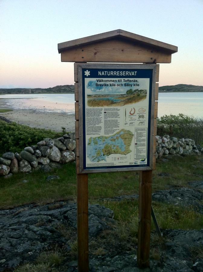 Stuga I Naturskoent Omrade Pa Vaestra Tjoern Saby Экстерьер фото